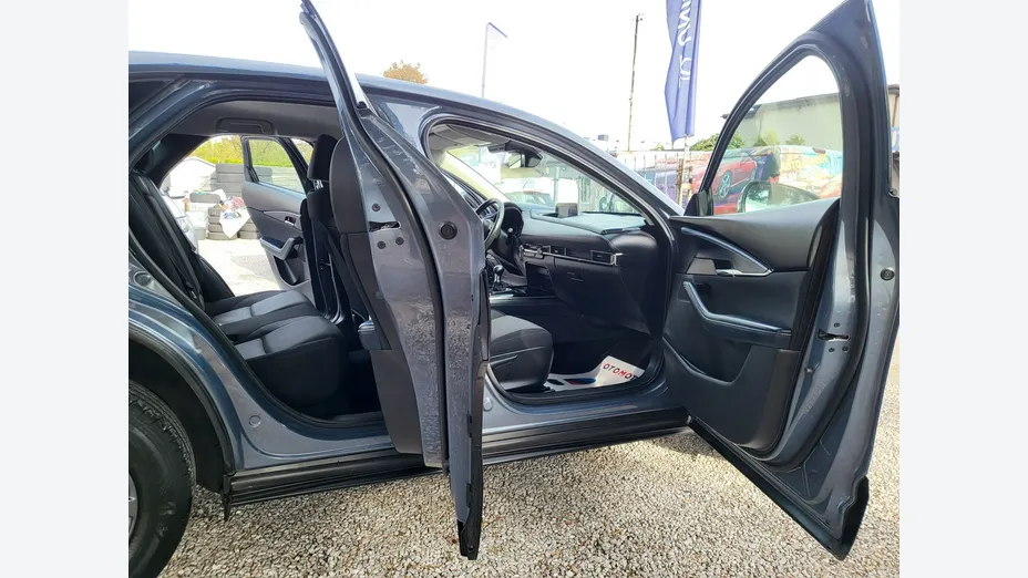 MAZDA CX-30 -