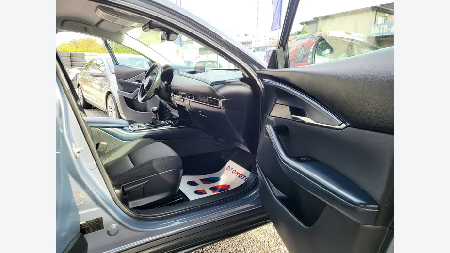MAZDA CX-30 -