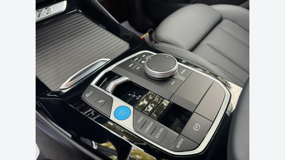 BMW iX3 -