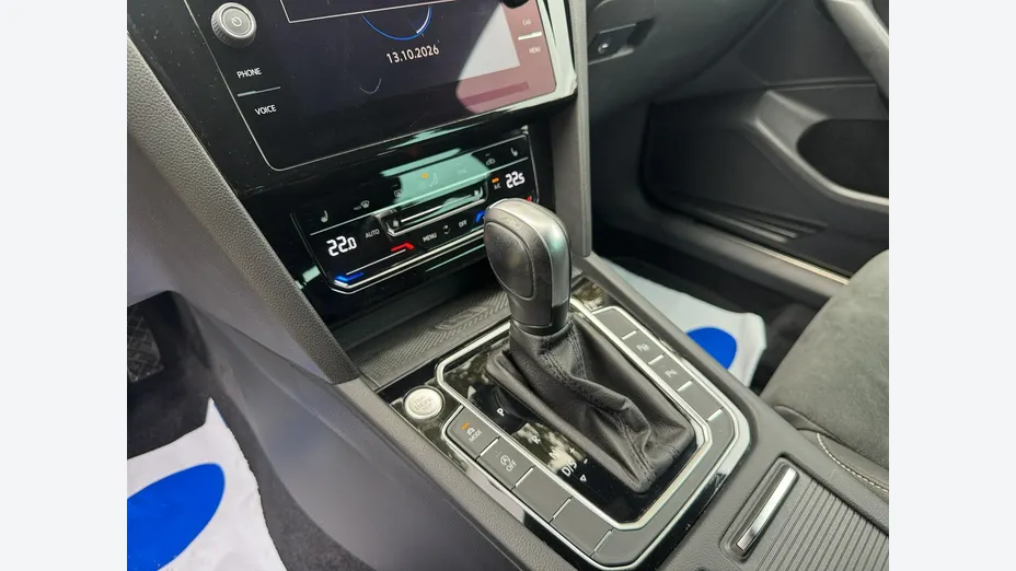 VOLKSWAGEN Passat -