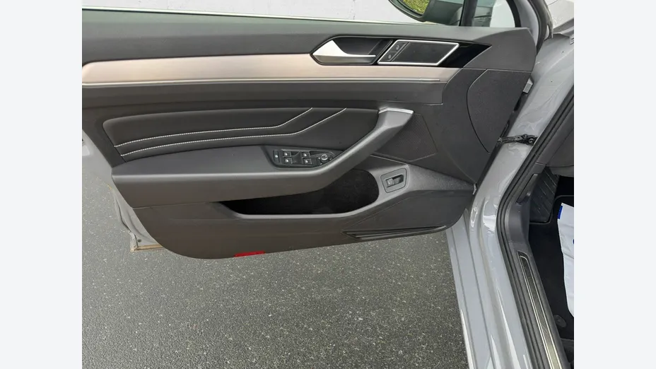 VOLKSWAGEN Passat -