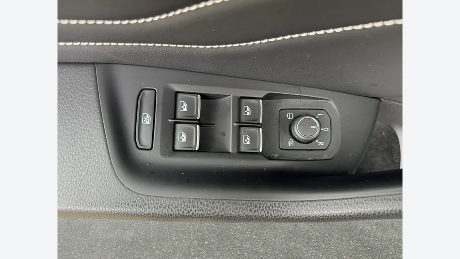 VOLKSWAGEN Passat -