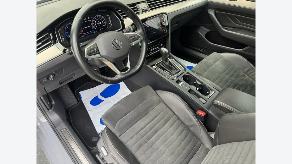 VOLKSWAGEN Passat -