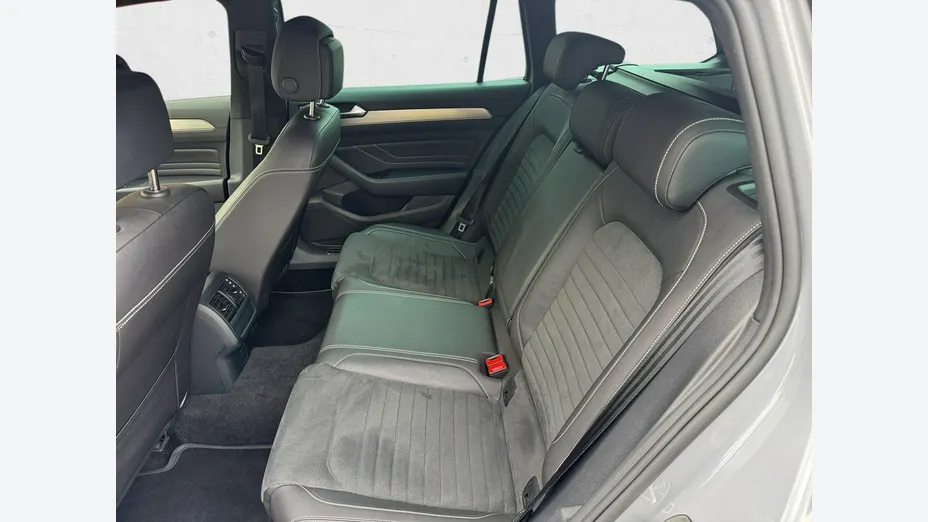 VOLKSWAGEN Passat -