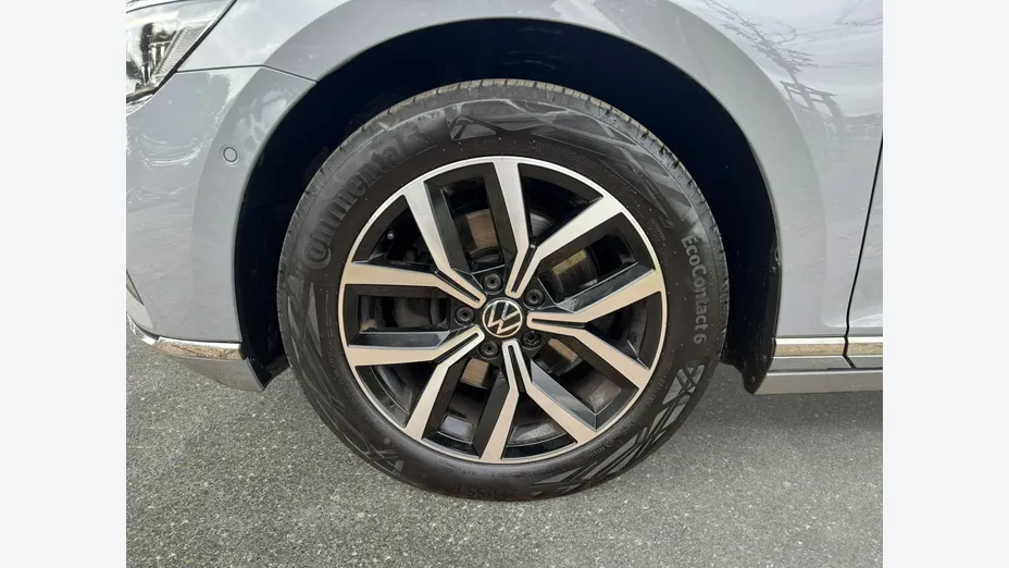 VOLKSWAGEN Passat -