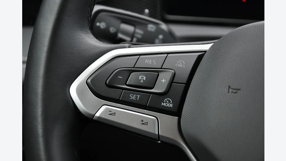 VOLKSWAGEN Tiguan -
