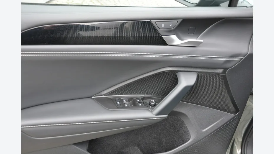 VOLKSWAGEN Tiguan -