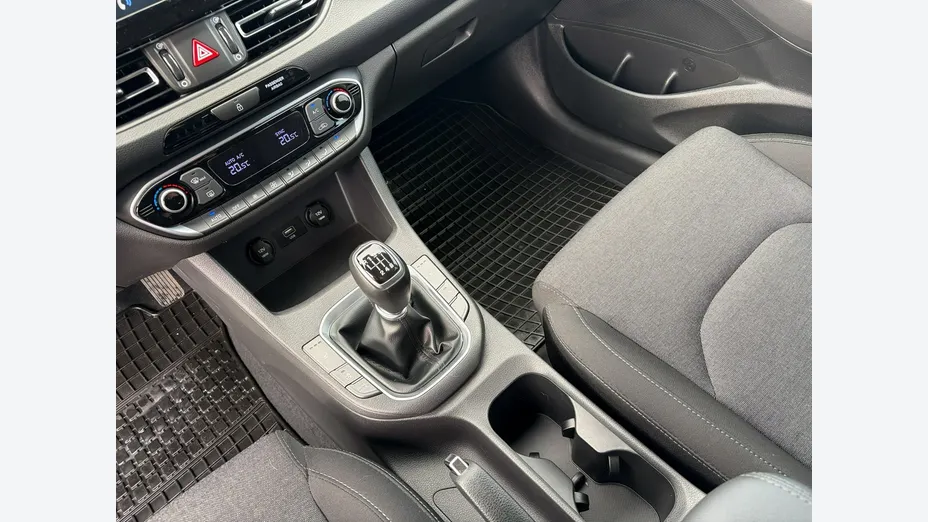 HYUNDAI i30 -