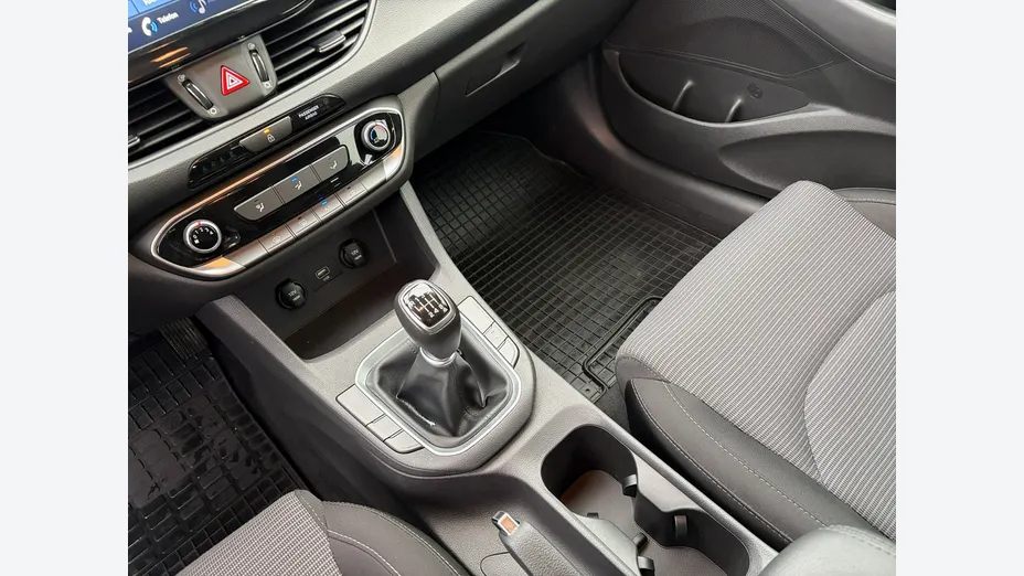 HYUNDAI i30 -
