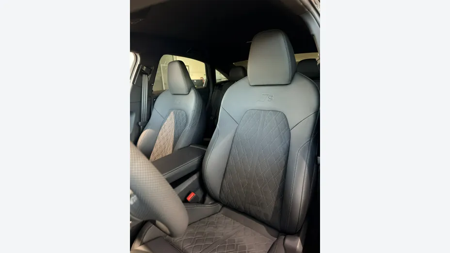 AUDI A6 -