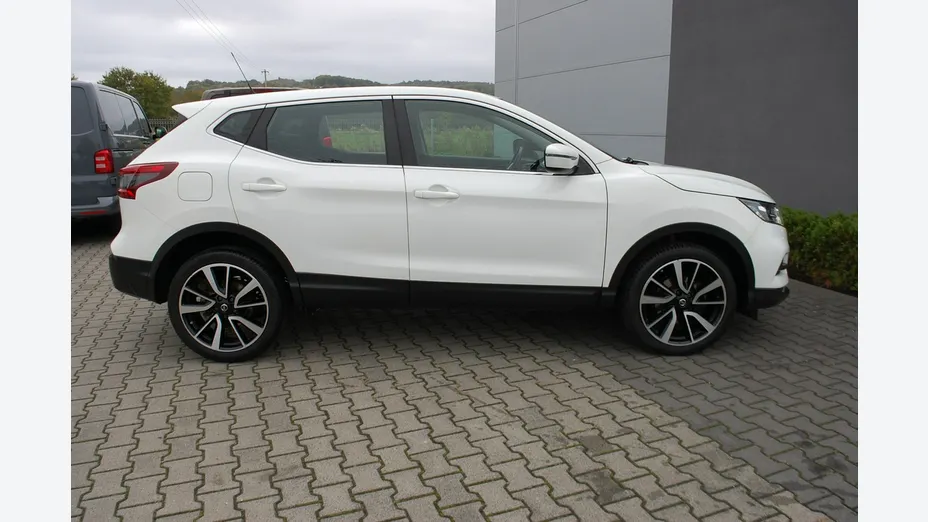 NISSAN Qashqai -