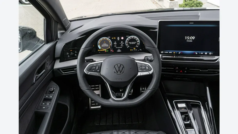 VOLKSWAGEN Golf -
