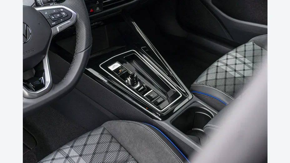VOLKSWAGEN Golf -