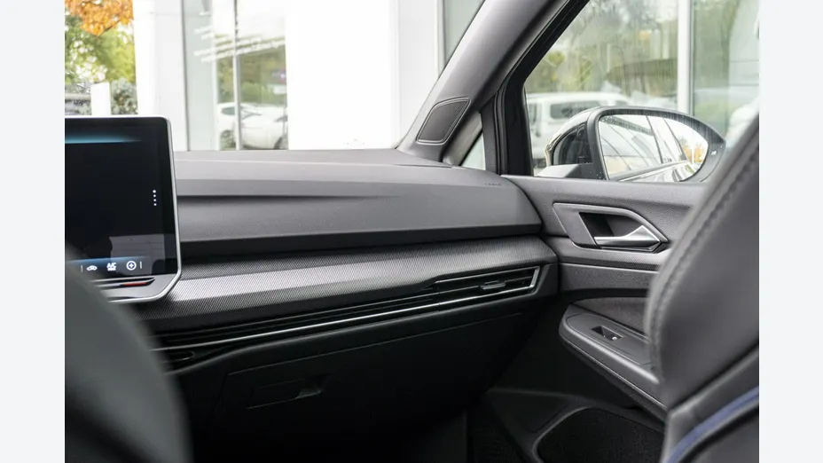 VOLKSWAGEN Golf -