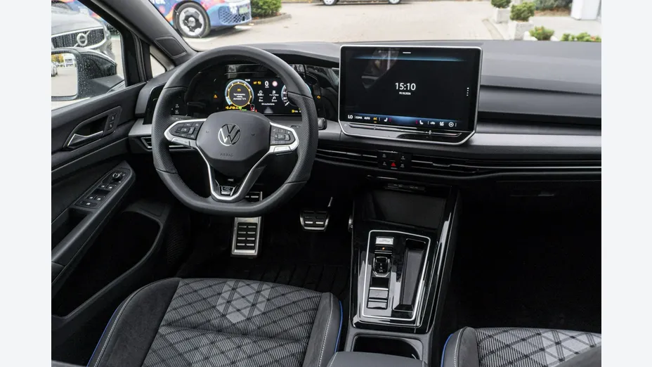 VOLKSWAGEN Golf -