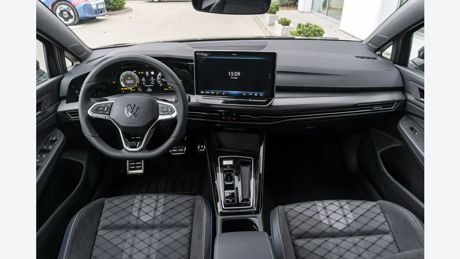 VOLKSWAGEN Golf -
