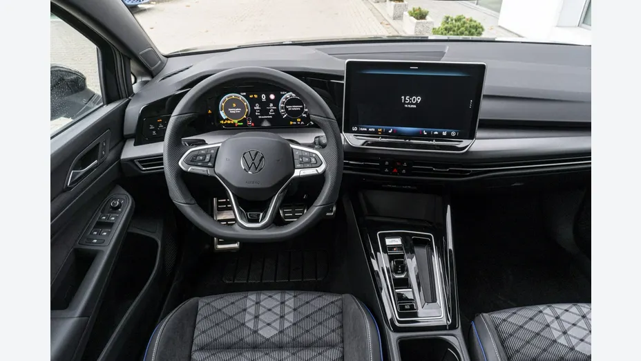 VOLKSWAGEN Golf -