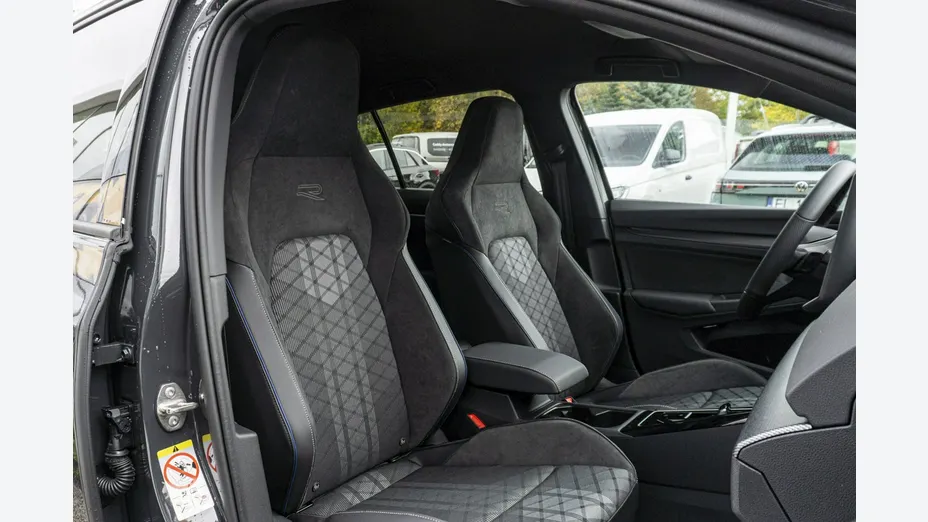 VOLKSWAGEN Golf -
