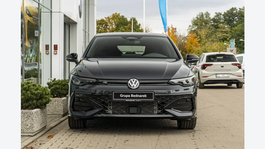 VOLKSWAGEN Golf -