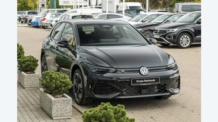 VOLKSWAGEN Golf -