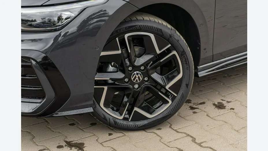 VOLKSWAGEN Golf -