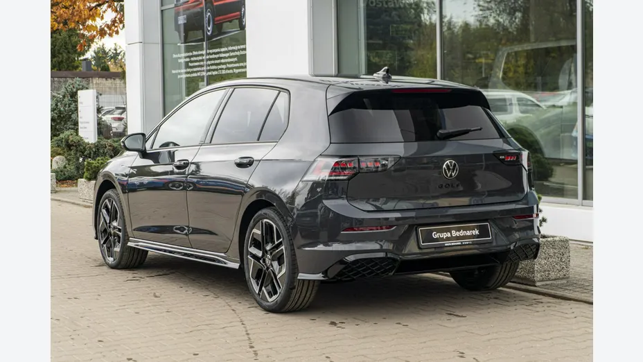 VOLKSWAGEN Golf -