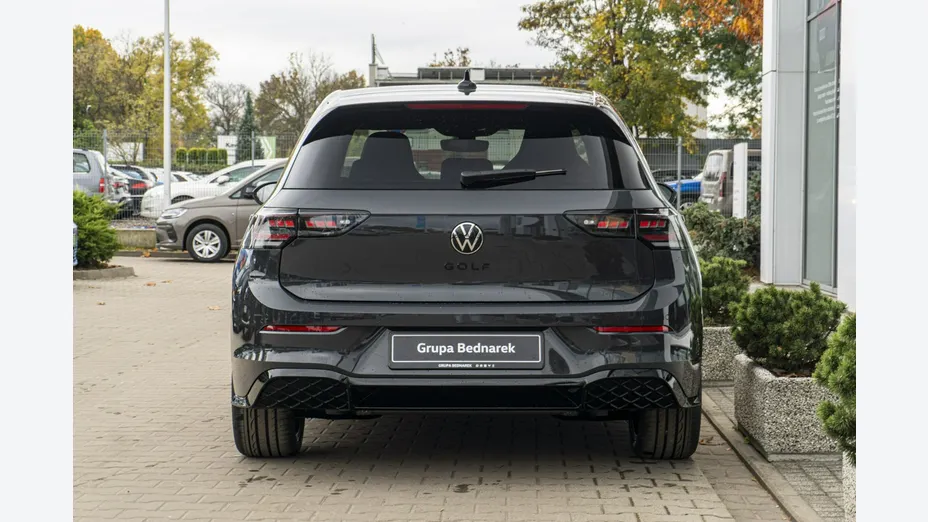 VOLKSWAGEN Golf -
