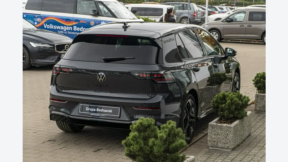 VOLKSWAGEN Golf -