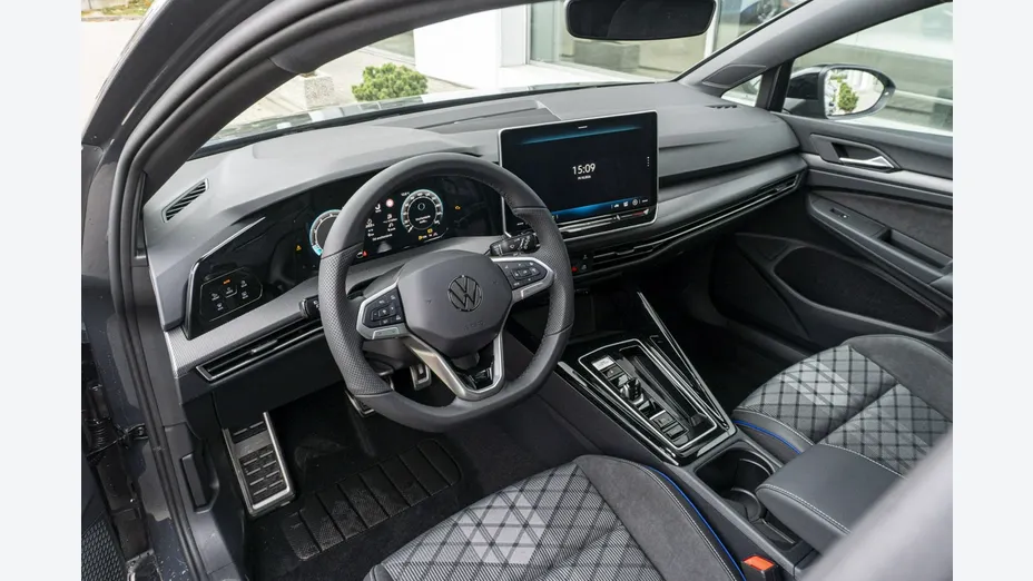 VOLKSWAGEN Golf -