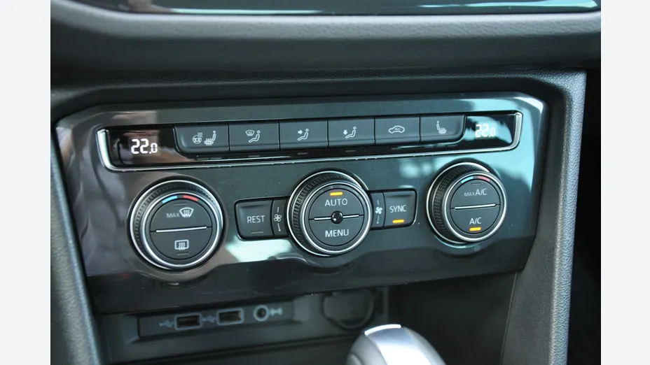 VOLKSWAGEN Tiguan -