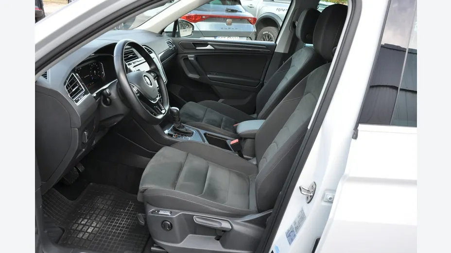 VOLKSWAGEN Tiguan -