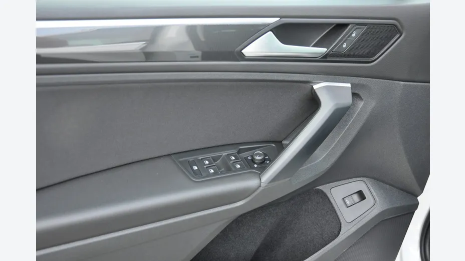 VOLKSWAGEN Tiguan -