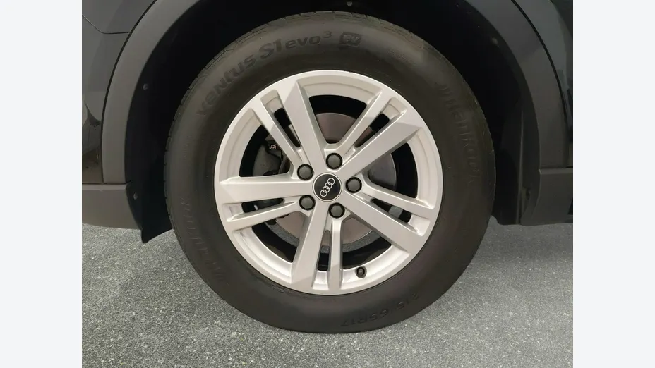 AUDI Q3 -
