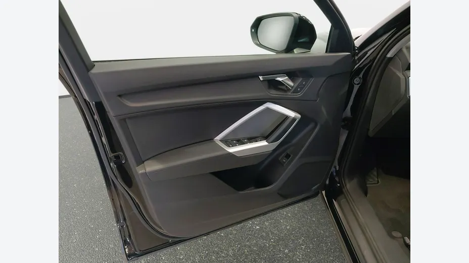 AUDI Q3 -