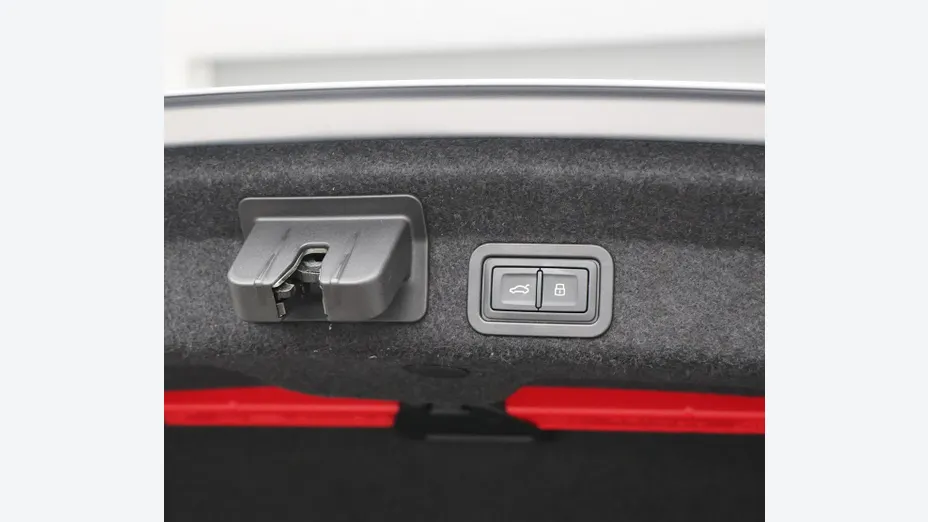 AUDI A6 -
