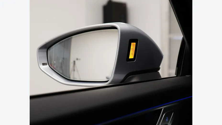 AUDI A6 -