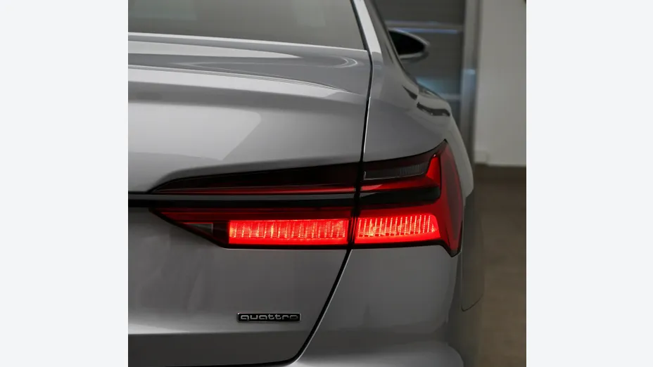 AUDI A6 -