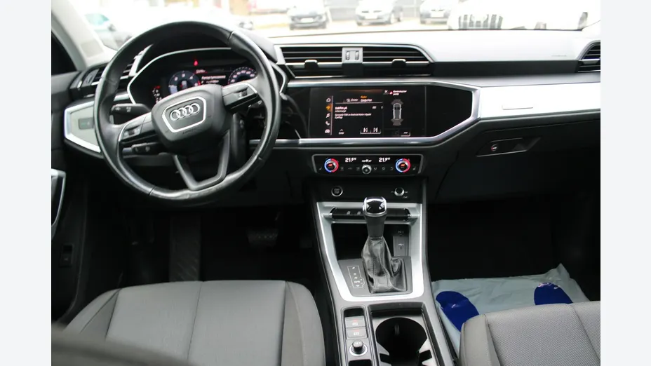 AUDI Q3 -