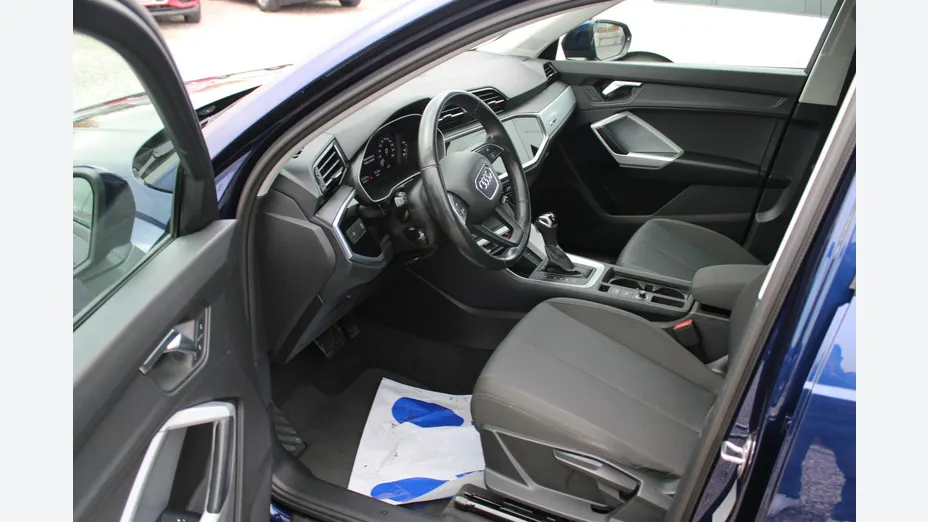 AUDI Q3 -