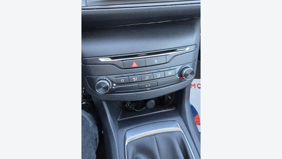 PEUGEOT 308 -