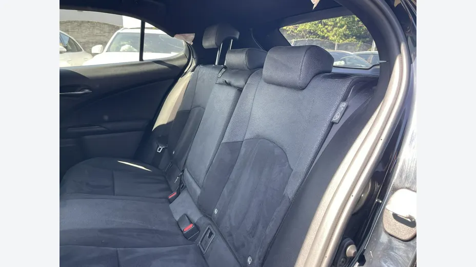 LEXUS UX -
