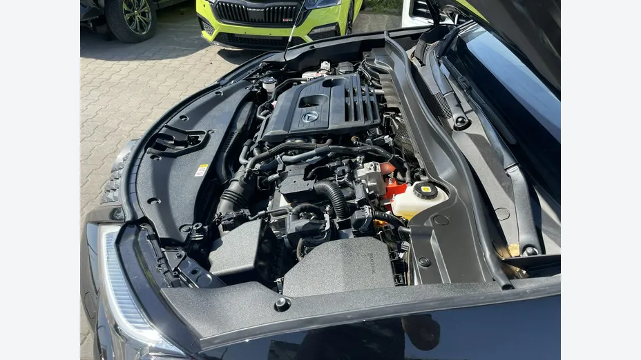 LEXUS UX -