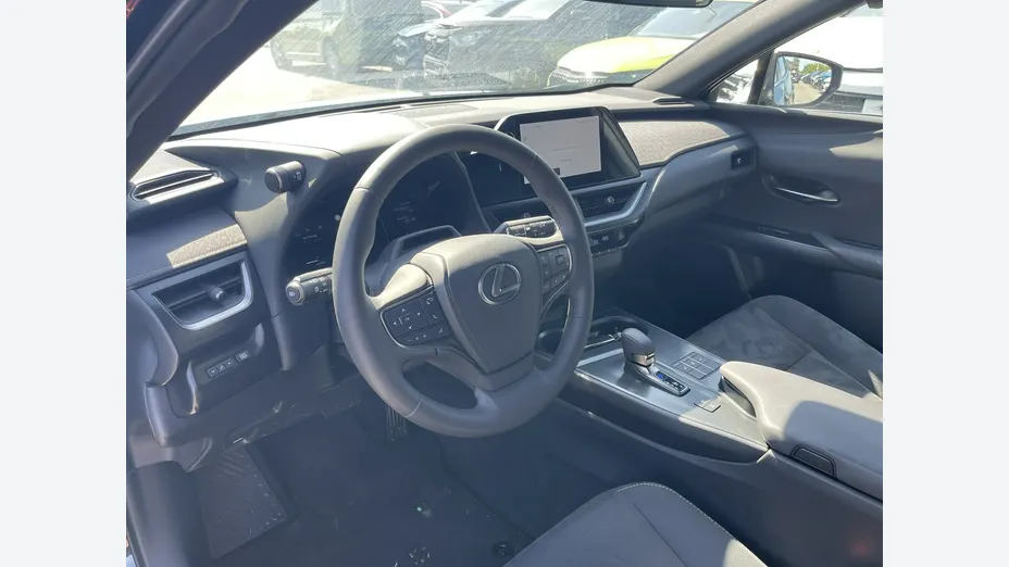 LEXUS UX -