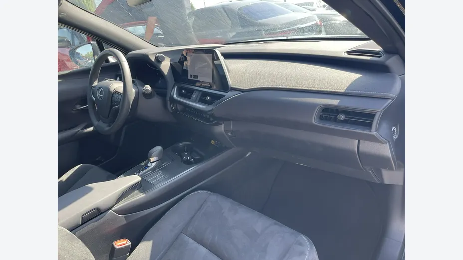 LEXUS UX -