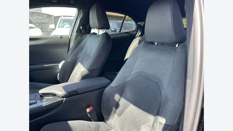 LEXUS UX -