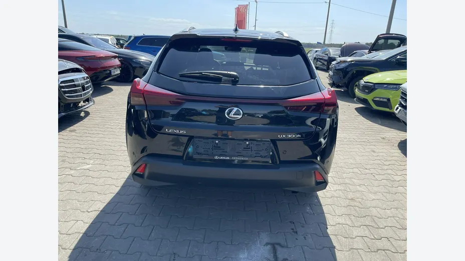 LEXUS UX -