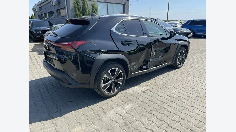 LEXUS UX -
