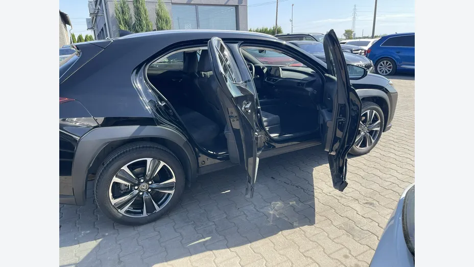 LEXUS UX -