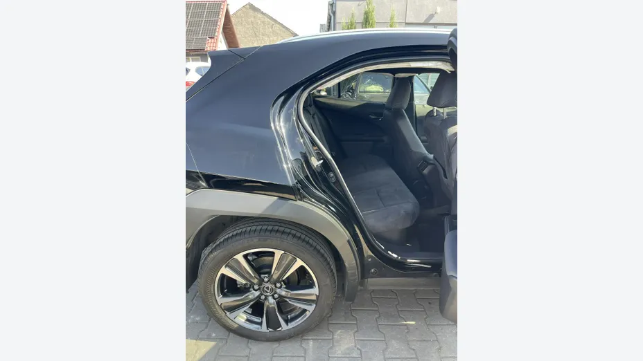 LEXUS UX -