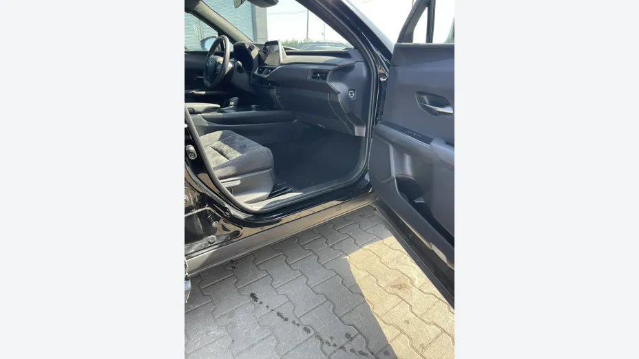 LEXUS UX -